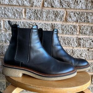 Barely worn Everlane Black the Italian Leather Chelsea Boots size 8